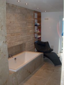 Wand- und Wannenbekleidung