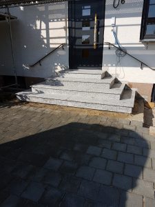 Dreiseitiger Aufgang